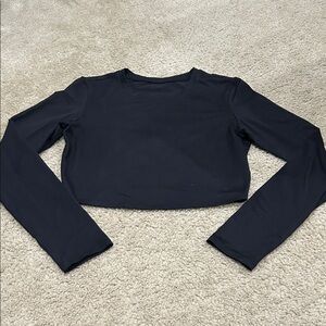 🔥ALO Black Long Sleeve Crop Top.  EUC but missing size tags. Thinking S/XS🔥